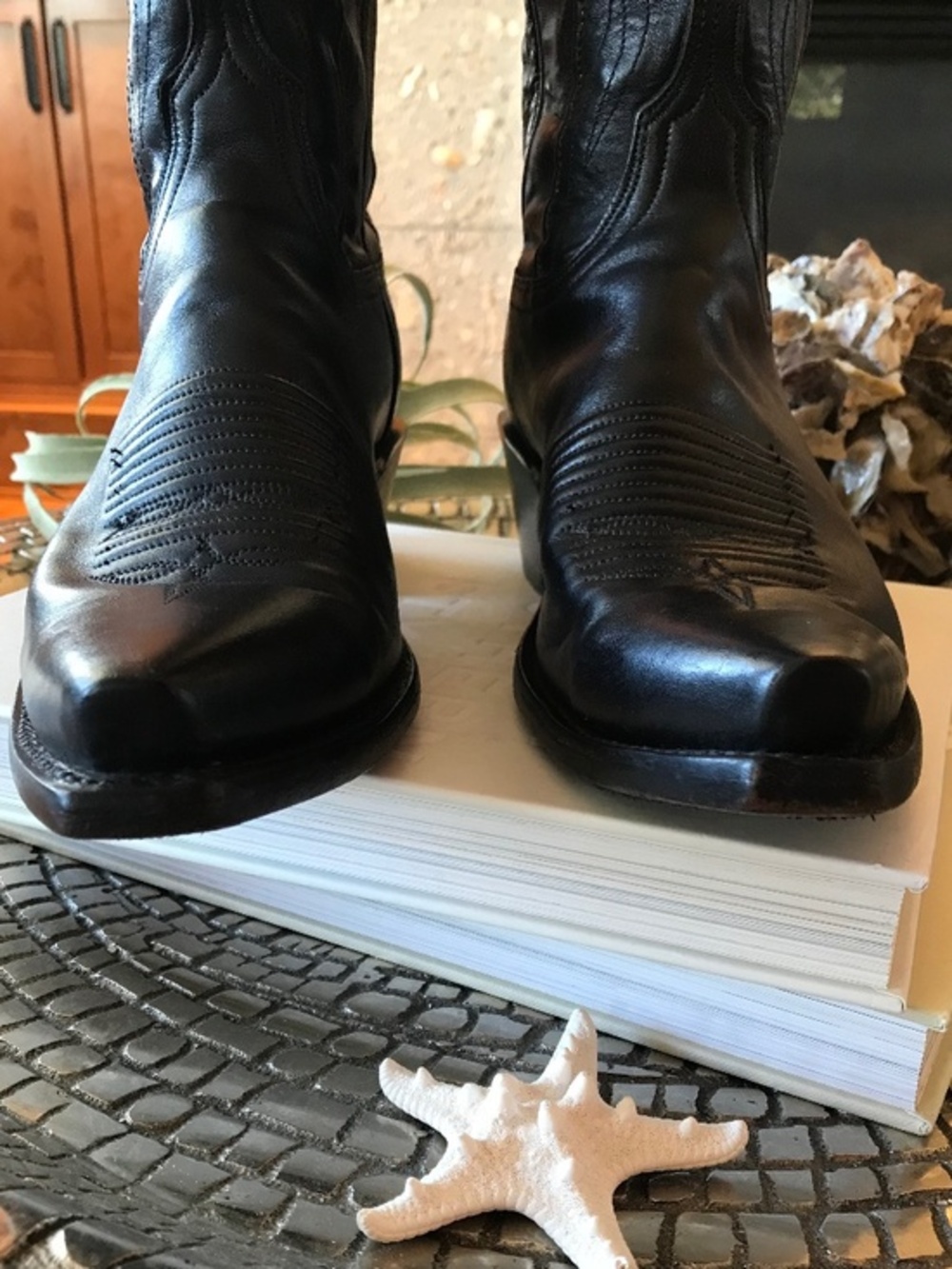 LUCCHESE MODERN COWGIRL CHIC BLACK LEATHER ELEVATED WESTERN SNIP TOE BOOTS - Picture 2 of 14